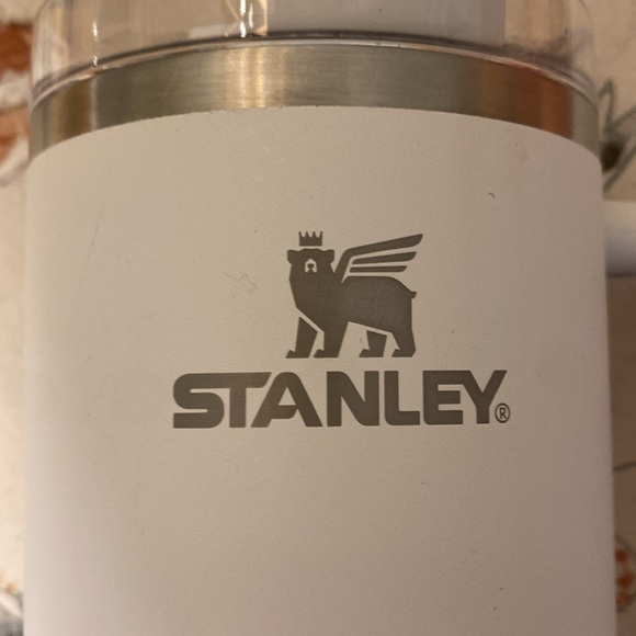 Stanley 40oz white some miner flaws, no straw - Picture 2 of 6